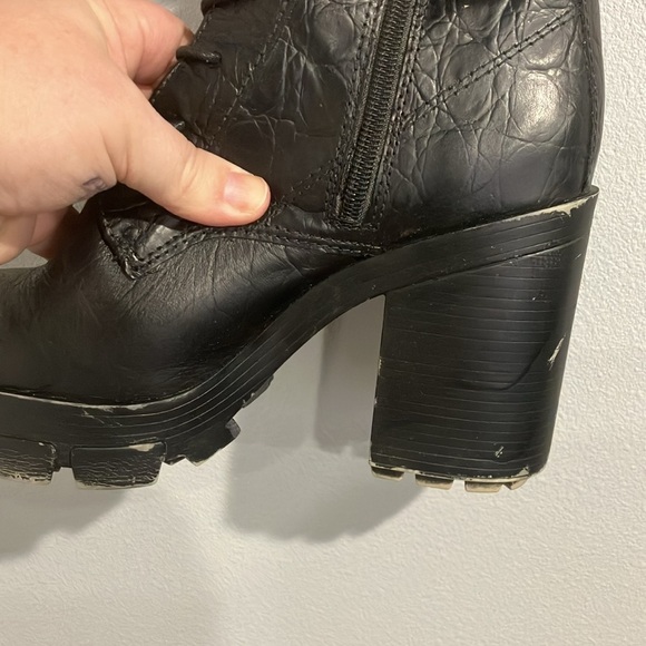 Schutz croc-effect lace up lug sole boots black size 8 - Picture 12 of 12